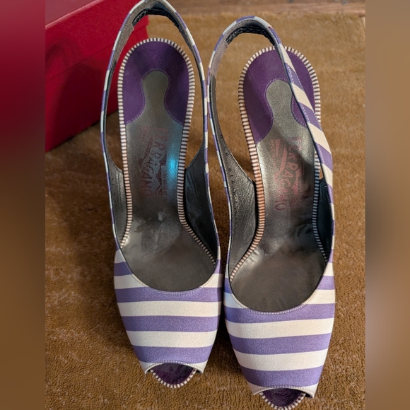 NIB Salvatore Ferragamo Fioretto Satin Purple Striped Slingback Pumps 8.5 - Picture 2 of 11